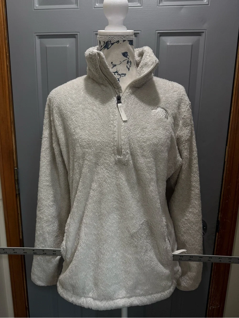 The North Face Ossito white 1/4zip ladies (medium) w/kangaroo pockets